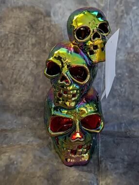 NEW! Spooky Iridescent Oil Slick Multicolor Light Up Skulls Halloween Decor